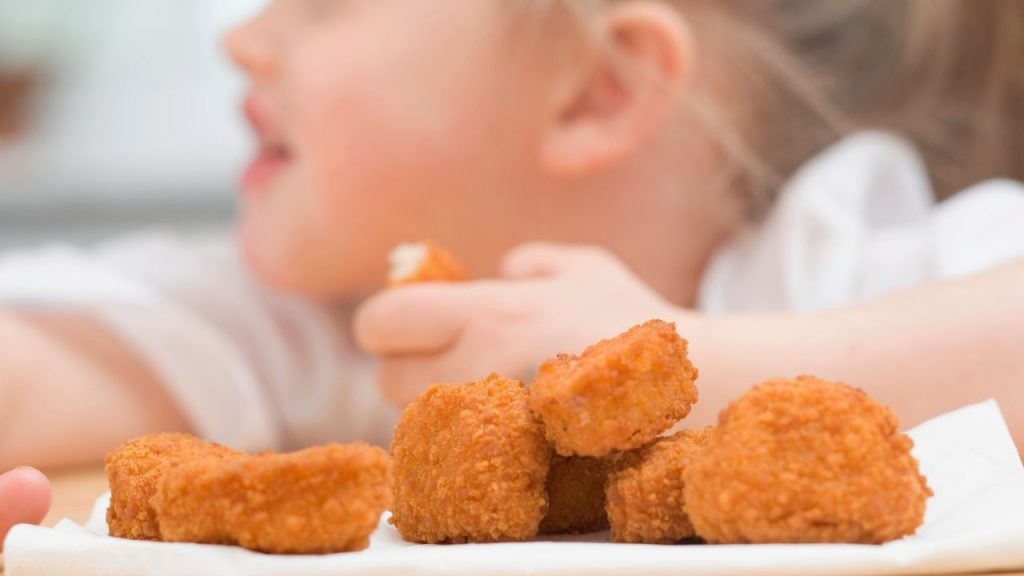 Ecco perché NON DEVI assolutamente MANGIARE i CHICKEN NUGGETS!